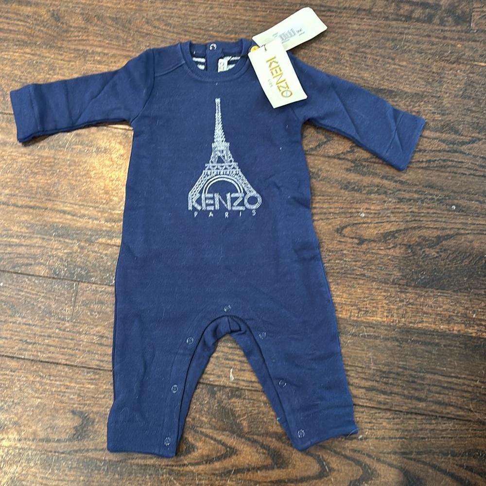 Kenzo navy blue onesie with French flair. 
Brand new with tags. 
Size 9M